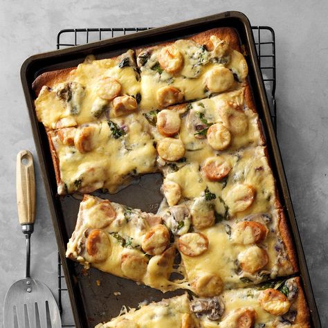 Smoked Gouda Spinach Pizza Recipe | Taste of Home Gouda Pizza, Gouda Cheese Recipes, Arugula Pizza, Spinach Pizza, Italian Chicken Sausage, Easy Sheet Pan Dinners, Gourmet Pizza, Making Homemade Pizza, Smoked Gouda