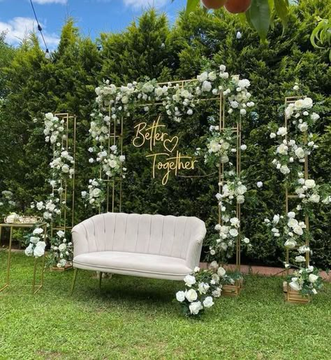 Dreamy Engagement Decor, Outdoor Nikah Decor, Civil Wedding Reception Ideas, Gazebo Decorating Ideas Wedding, Nikah Outdoor, Gazebo Wedding Decorations, Pallet Backdrop, Outdoor Tent Wedding, Nikah Decor