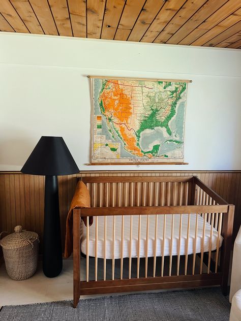 Mid Century Modern Gender Neutral Nursery, Wes Anderson Nursery, Mid Century Modern Kids Room, Eclectic Baby Room, Kate Eskuri, Midcentury Nursery, Mcm Nursery, Modern Gender Neutral Nursery, Mid Century Baby