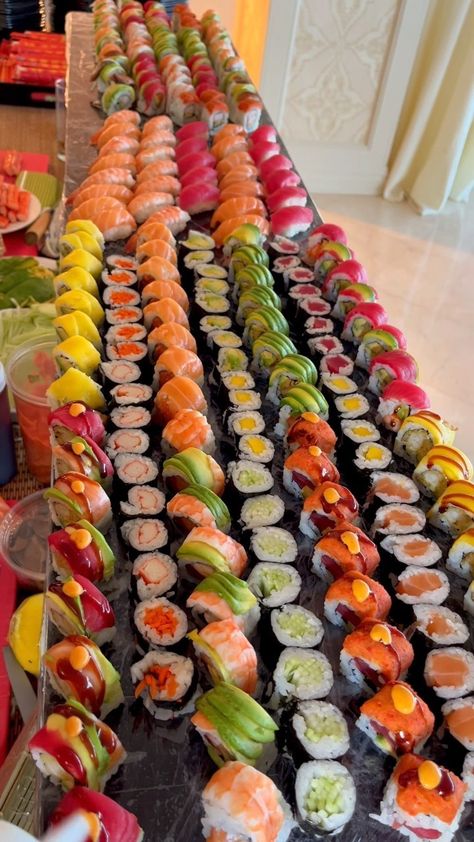 Sushi Dinner Party, Delicious Food Ideas, Sushi Catering, Restaurants In Japan, Sushi Buffet, Sushi Dinner, Instagram Call, Sushi Party, Sushi Platter