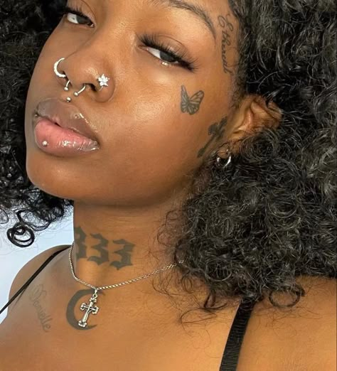 Face Dermal Piercing, Girl Piercings, Face Tats, Pretty Piercings, Cute Nose Piercings, Piercing Chart, Cute Nose, Piercings Ideas, Medusa Piercing