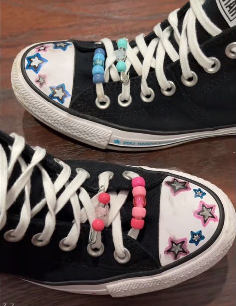 Beaded Converse Laces Ideas, Beads On Shoelaces Converse, Converse Ideas Beads, Tv Girl Converse, Converse Shoe Ideas, Converse Shoe Art, How To Put Beads On Shoe Laces, Bead Converse, Converse With Beads On Laces