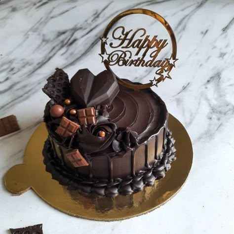 Gorgeous Chocolate Cake, Chocolate Cake 2 Layer, All Chocolate Cake Decorations, Chocolate Moist Cake Design, Chocake Cake Decorating, Chocolate Cake For Women, Chocolate Ganache Decoration, Chocolate Ganache Birthday Cake, Dark Chocolate Birthday Cake