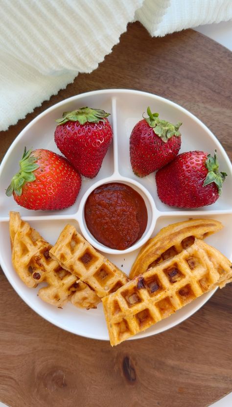 Pizza Waffles - Real Little Meals Real Little Meals, Toddler Pizza, Blw Meals, Dinner Waffles, Pizza Waffles, Toddler Meal Ideas, Toddler Lunch, Peanut Butter Banana Muffins, Waffle Maker Recipes