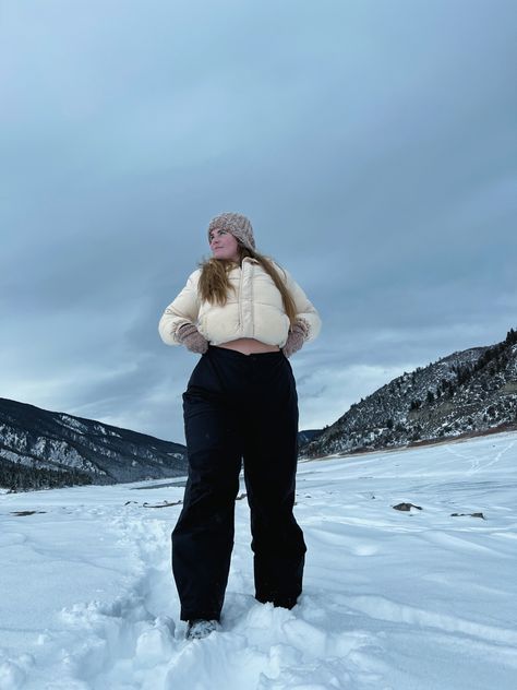 Midsize Snow Outfit, Snow Outfits Plus Size, Plus Size Snowboarding Outfit, Plus Size Colorado Outfit, Japan Outfit Winter Plus Size, Snow Outfits For Women Plus Size, Plus Size Mountain Outfits, Curvy Hiking Outfit, Plus Size Outdoorsy Outfits