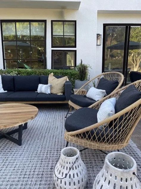 Grey Lounge Chair, Patio Inspiration, Backyard Furniture, Diy Outdoor Decor, Diy Garden Furniture, Outdoor Living Room, Modern Patio, Deck Furniture, Outdoor Patio Decor