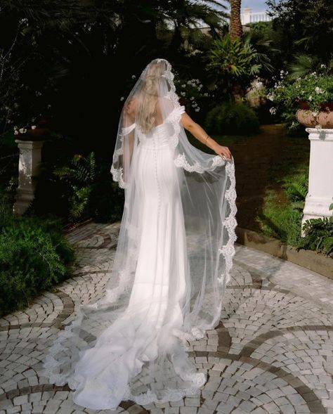 Chic Nuptials: Embracing the Hottest Wedding Trends of 2024 via The Wedding Standard Catholic Wedding Dresses, Mantilla Veil Wedding, Spanish Style Wedding, Spanish Mantilla, Lace Mantilla Veil, Lace Cathedral Veil, Lace Wedding Veil, Lace Veils Bridal, 1st Communion