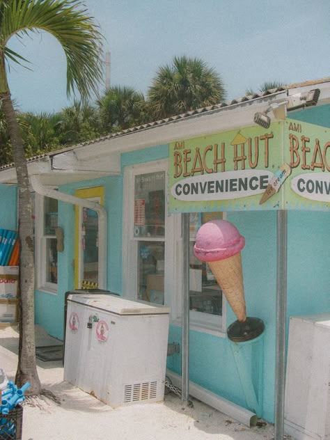 #icecream #icecreamshop #aesthetic #pastel #tumblr #summer #summervibes 50s Beach Aesthetic, 60s Beach Aesthetic, 50s Beach, Summer Mood Board, 60s Summer, Tumblr Summer, Types Of Fashion, Hotline Miami, Beachy Aesthetic