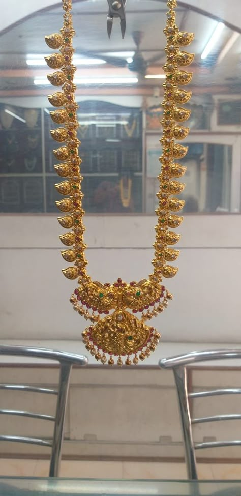 Mango Haram With Lakshmi Pendant, Mango Maalai Gold, Long Haram Designs Indian Gold Latest, Latest Long Chain Designs In Gold, Long Chains Indian Gold Latest, Haram Designs Gold Latest Long, Latest Long Haram Gold Jewellery Designs, Haram Designs Gold Latest, Mango Haram Designs