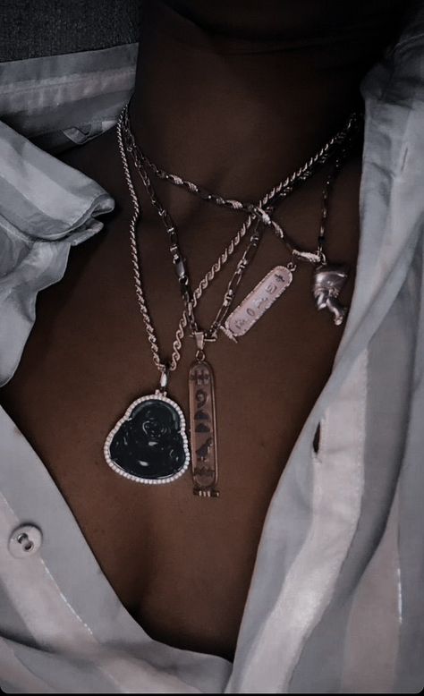 Necklaces On Black Women, Silver Necklaces Black Women, Necklaces Black Women, Silver Jewelry Black Women, Novel Aesthetic, Your Body Is A Temple, Life In New York, Body Is A Temple, Different Aesthetics