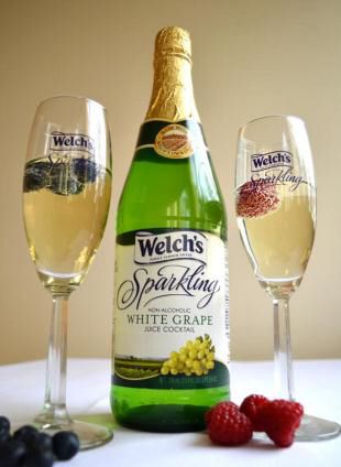 Welches Sparkling Juice, Sparkling Juice Non Alcoholic, Picnic Core, New Years Party Themes, Peach Bellini Cocktail, Sparkling Grape Juice, Birthday 13, Sparkling Juice, Sweet 16 Themes