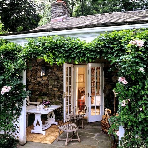 COTE DE TEXAS: THIRTEEN YEARS LATER: BALDERBRAE, REDONE FOR TODAY French Country Porch, White Picket Fence Ideas, Texas Cottage, Cape Cod Style, Country Porch, English Cottage Garden, Front Patio, French Cottage, Sunrooms