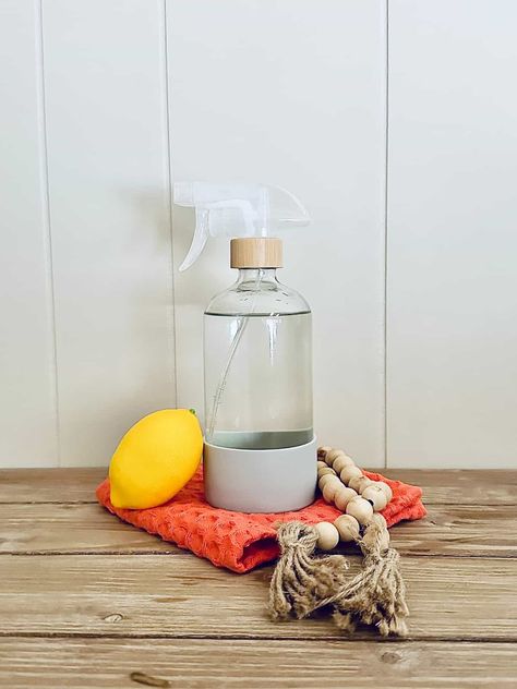 DIY Glass Cleaner Shower Glass Cleaner Diy, Shower Glass Cleaner, Diy Window Cleaner, Glass Cleaner Recipe, Diy Glass Cleaner, Homemade Glass Cleaner, Disposal Cleaner, Dusting Spray, Clean Windows