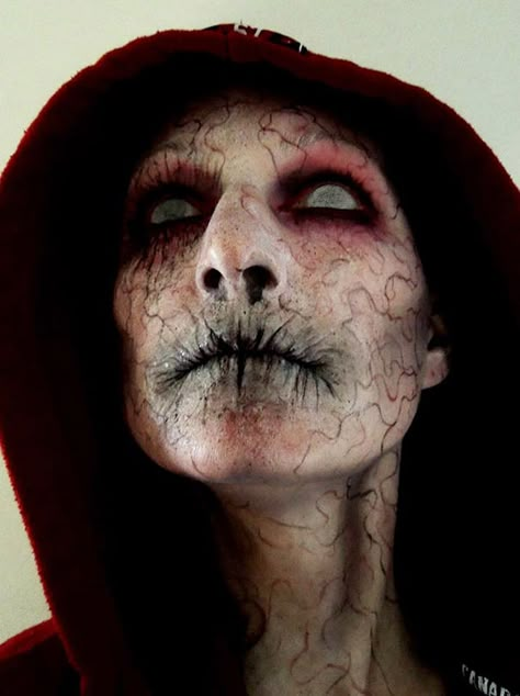 25 Of The Scariest Makeup Ideas For Halloween | DeMilked Haunt Makeup, Spfx Makeup, Monster Makeup, Creepy Makeup, Horror Make-up, Creepy Halloween Makeup, Special Fx Makeup, Horror Makeup, Zombie Makeup