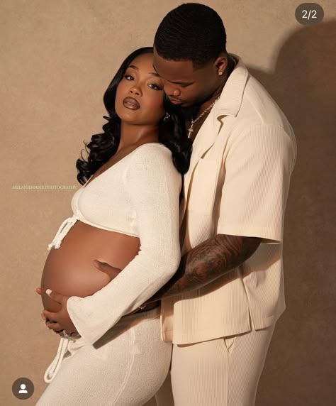 Pregnant Pics Ideas, Maternity Sonogram Photography, Couple Photoshoot Pregnancy, Black Love Maternity Shoot, Maternity Photos Black Couples, Maternity Couple Outfits, Pregnancy Photoshoot Ideas Couple, Black Couple Pregnancy Photoshoot, Couples Photoshoot Maternity