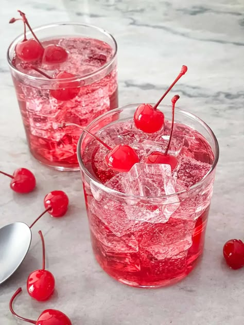 Dirty Shirley cocktail is a fun alcoholic twist on the Shirley Temple childhood favorite! This drink has become popular in social medial and viral for its throwback flavors of lemon lime soda, cherries, and grenadine. A fun vodka drink recipe! Shirly Temple Drink, Dirty Shirley Temple, Dirty Shirley Recipe, Shirley Temple Drink, Dirty Shirley, Vodka Recipes Drinks, Cherry Drink, Child Star, Become Popular