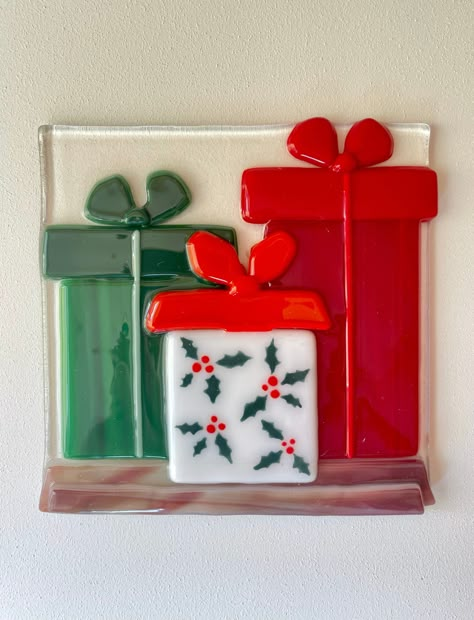 FUSED GLASS ART - Donna's Glass Christmas Glass Fusion Ideas, Fused Glass Gifts, Fused Glass Ornaments Christmas, Fused Glass Ideas Tutorials, Glass Fusing Projects For Beginners, Christmas Fused Glass Ideas, Fused Glass Christmas Ornaments, Fused Glass Ideas, Frit Painting