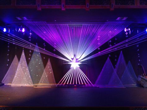 Christmas/Winter Stage Church Stage Decor, Christmas Stage Design, Church Sanctuary, Church Christmas Decorations, Concert Stage Design, Stage Designs, Christmas Stage, Diy Outfits, Stage Background