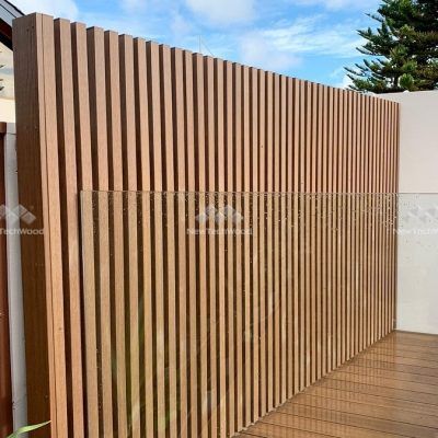 Pool Cladding Ideas, Low Maintenance Fence Ideas, Outdoor Wall Cladding Ideas, Composite Screening, Screen Fencing, Fence Around Pool, Investment House, House Fence, Composite Fencing