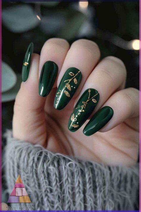 Forest Green Nails Acrylic, Green Nails Acrylic, Forest Green Nails, Green Nails Designs, Round Nail Designs, Green Christmas Nails, Foil Nail Designs, Hoco Nails, Neon Green Nails