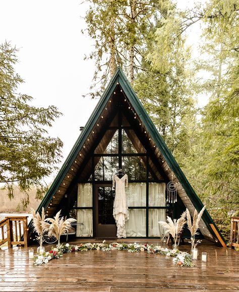 A Frame Cabin Wedding, A Frame Cabin Elopement, A Frame Elopement, Lights In The Woods, A Frame Wedding, Circle Ceremony, Airbnb Elopement, Cabin Airbnb, Boho Cabin