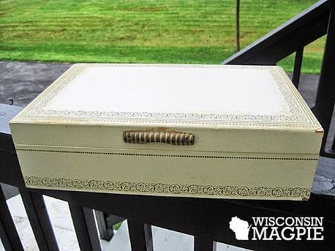 Upcycled Jewelry Box Diy Ideas, Refurbished Jewelry Boxes, Jewelry Box Redo, Redone Jewelry Boxes, Upcycled Jewelry Box Diy, Vintage Jewelry Box Makeover, Suitcase Jewelry Box Diy, Jewellery Box Upcycle, Redo Old Jewelry Box