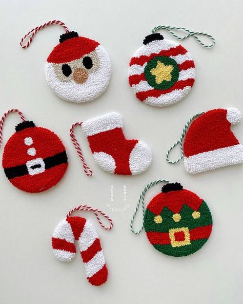 Punch Embroidery Ideas, Christmas Needle Punch, Punch Needle Embroidery Ideas, Needle Punch Christmas, Punch Needle Patterns Ideas, Easy Punch Needle Patterns, Punch Needle Ornaments, Christmas Punch Needle Patterns, Punch Needle Patterns Christmas