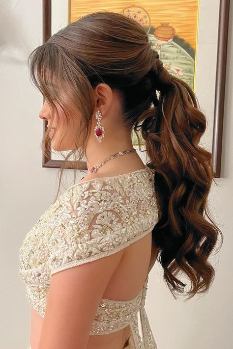 Hairstyle For Lehenga, Reception Hairstyles, Lehenga Hairstyles, Hairstyles For Gowns, Bridal Hairstyle Indian Wedding, Hair Style On Saree, Stylish Ponytail, Saree Hairstyles, Pony Hairstyles