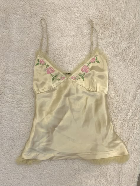 Vintage Tops Aesthetic, Sando Top Outfit Aesthetic, Vintage Fairycore Outfits, Y2k Hyper Feminine, Cami Top Aesthetic, Cami Tops Outfit, 2000s Fairycore, Vintage Top Outfit, Vintage Summer Tops