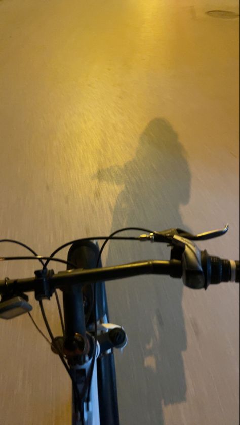 Bike Riding Aesthetic, Night Walking Aesthetic, Alcohol Pictures, Night Rides Snapchat, Church Aesthetic, Bike Aesthetic, Snap Streak Ideas Easy, Night Biking, Snapchat Picture