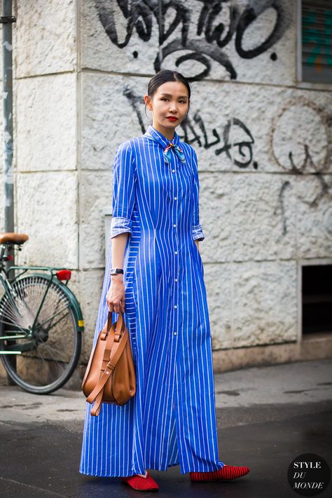 Sherry Shen Shirt Dress Outfit, Basic Fashion, Anna Dello Russo, Street Style 2017, How To Wear A Scarf, Cooler Look, How To Wear Scarves, Sarah Jessica Parker, Women Street