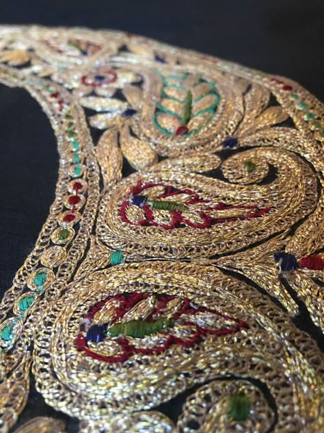 Silver and gold embroidery: Locally called “tilla”, this type of embroidery work is found on ladies cloaks “Pherans”, shawls and salwar kameez. It is done in needlepoint using gold and silver thread. Tilla Embroidery Designs, Tilla Work Embroidery Suits, Tilla Work Embroidery, Kashmiri Tilla Embroidery, Marori Work, Tilla Embroidery, Velvet Saree, Kashmiri Embroidery, Haute Couture Embroidery