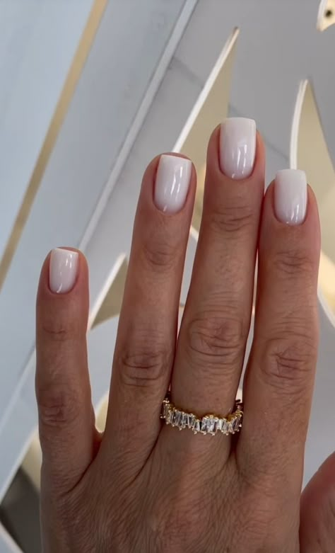 Square Round Bridal Nails, Simple Shilac Nails Ideas, Russian Manicure Square, Neutral Mani Pedi, Simple Wedding Nails Square, Nail Shape For Wide Nail Beds, Clean Classy Nails, Nails Art Ete, Wedding Short Nails