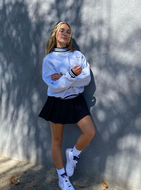 Mckenzie Dance Moms, Maddie Ziegler Boyfriend, Maddie Ziegler Outfits, Maddy Ziegler, Maddie Ziegler Photoshoot, Elevator Photos, Maddie And Kenzie Ziegler, Maddie Ziegler Dance Moms, Bondi Australia