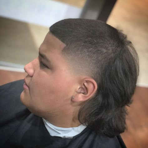 Good Hairstyle For Men, Hair Styles Mullet Man, Mullet Fade Haircut Straight Hair, Straight Haired Mullet Men, Short Hair Styles For Round Faces Men, Short Hair With Mullet, Hair Styles For Boys With Straight Hair, Haircut For Boys Straight Hair, Mullet Like Haircut