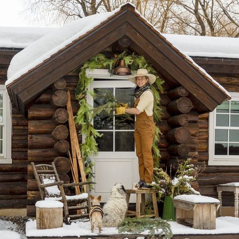 Wilson Wyoming Log Cabin Christmas Exterior Cozy Log Cabin Exterior, Cottage Christmas Decor Exterior, Christmas At The Cabin, Lodge Home Exterior, Christmas Cottage Exterior, Log Cabins Exterior, Log Cabin Porch, Wilson Wyoming, Christmas Cabin Decor