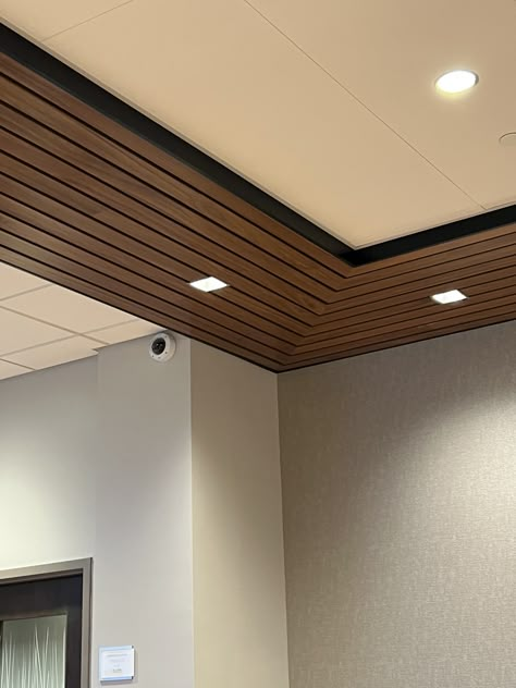 Pop With Wooden Ceiling, False Ceiling For Balcony, Wood Panel Ceiling Bathroom, Wpc Wall Design, Cladded Ceiling, Pvc Roof Ceiling Design, Wpc Ceiling Design, Pvc Panel Ceiling Design, Ceiling And Wall Design