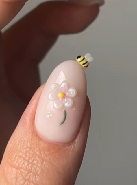 𝑓. (@momentsofence) on X Bumble Bee Nails Design, Bee Nails Design, Insect Nails, Bee Nail Designs, Bumble Bee Nails, Unique Nail Art Designs, Plaid Nail Designs, Bee Nails, Unique Nail Art