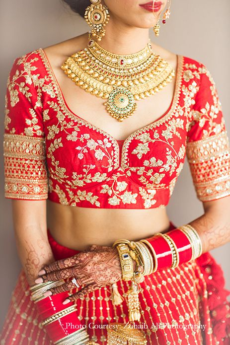 Red Sabyasachi lehenga with chooda and Kaleere for wedding Blouse Designs Latest Sabyasachi, Sabhyasachi Latest Blouses, Red Bridal Lehenga Blouse Designs, Indian Bridal Lehenga Blouse Design, Sabyasachi Bridal Blouse, Bride Wedding Blouse Designs, Sabyasachi Style Blouse, Bridal Lehenga Blouse Designs Back, Bride Lehenga Blouse Designs