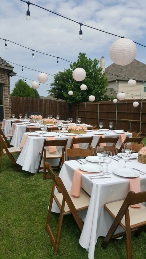 Party Set Up Ideas Layout, Birthday Outdoor Decorations, Small Backyard Party, Party Set Up Ideas, Outdoor Christmas Party, Backyard Engagement Parties, Backyard Dinner, Backyard Dinner Party, Small Backyard Wedding