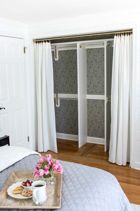 10 Easy Closet Door Makeovers You’ll Love! Curtains For Closet Doors, Ideas Armario, Folding Closet Doors, Closet Door Ideas, Door Diy Projects, Bedroom Closet Doors, Closet Door Makeover, Driven By Decor, Bifold Closet Doors