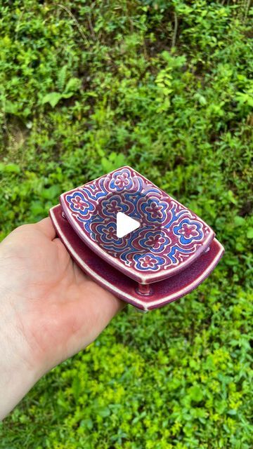 Ashley - Slip Trailed Ceramics on Instagram: "🧼 I absolutely hate when my soap gets all mushy and soggy from sitting in a puddle of water. I also hate getting soap on my counters! This soap dish lets the water drain from around your soap and catches the runoff in the second layer! 🥰❤️

#ashenwrenceramics #ceramics #pottery #artistsofinstagram #shopsmall #satisfying #clay #designermaker #handbuiltceramics #handbuiltpottery #pottersofinstagram #handmademarket #slowmade #instapottery #studiopottery #artanddesign #functionalceramics #modernceramics #modernmaker #potteryaddict #lagunaclay #instapotter #bathroomdecor #ihavethisthingwithceramics #handcraftedgifts #sliptrailing #designinthedetails  #soapdish #lovedesign #claycreations" Soap Dish Ideas, Puddle Of Water, Soap Dish Ceramic, Laguna Clay, Water Drain, Clay Soap, Ceramic Soap Dish, Handmade Market, Hand Built Pottery