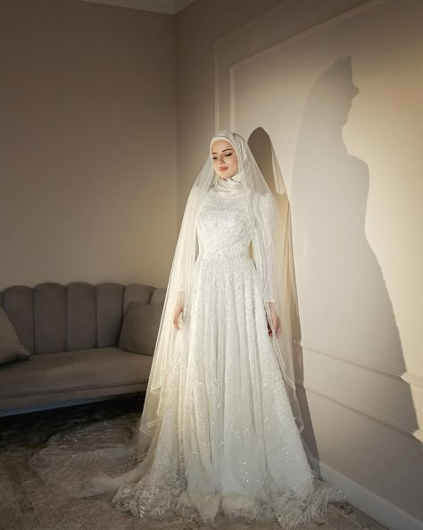 White Dress Wedding Hijab, Nikkah Wedding Dress, Dress Wedding Hijab, Modest Bridal Dresses, Hijabi Wedding, Bridal Hijab Styles, Nikkah Wedding, Bride Hijab, Future Wedding Dress