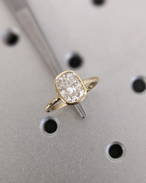 ✦ The Ring Shown in the Picture Holds a Beautiful 2.0 CT Cushion Cut F-Color, VS1-Clarity CVD Lab Grown Diamond. ✦ Main Stone Details✧ Type: CVD Lab Grown Diamond✧ Shape: Elongated Cushion Cut✧ Weight: 1.0 I 2.0 I 3.0 CT ✦ All the CVD Lab Grown Stones are IGI Certified and Certificate will be provided with the order.✦ Ring Details✧ Metal: Gold (10KT, 14KT, 18KT)✧ Metal Tone: Yellow, White, Rose Bezel Engagement Ring Cushion, 1.5 Ct Cushion Engagement Ring, Bezel Set Elongated Cushion, Bezel Elongated Cushion, Elongated Cushion Bezel Engagement Ring, Cushion Cut Bezel Engagement Ring, Elongated Cushion Bezel, Bezel Setting Engagement Ring, Elongated Cushion Cut Engagement Ring