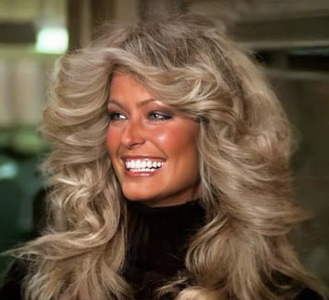 Short Model Hairstyles, 1970s Hairstyles For Long Hair, Farrah Fawcett Haircut, 70s Feathered Hair, Farrah Hair, Farah Fawcett Hair, Farrah Fawcett Hair, 70’s Hair, Fawcett Hair