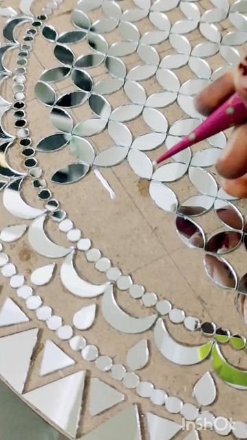 Mirror Art Painted, Mirror Mosaic Art, Stained Glass Mosaic Mirror, Mirror Design Ideas, Lippon Art, Mirror Canvas Art, Painted Mirror Art, Mosaic Mirror Frame, Lipan Art