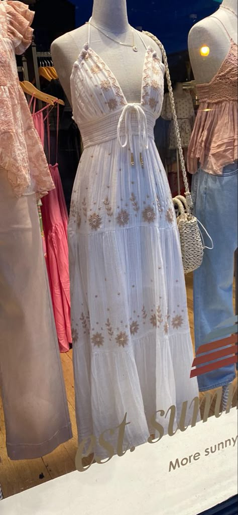 Summer Flowy Dresses Beach, Modest Summer Night Outfits, Flowerchild Aesthetic Outfits, Coconut Girl Dresses, Hippie Dress Outfit, Beachy Clothes Aesthetic, Casual Dresses Aesthetic, Boho Dress Aesthetic, Young Donna Outfits