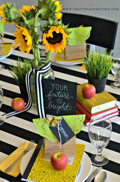 School Centerpieces, School Celebration Ideas, Back To School Celebration, Back To School Dinner, Back To School Party Ideas, Teacher Retirement Parties, Back To School Bash, Teacher Party, School Dinner