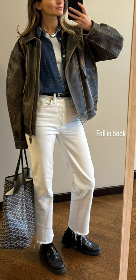 Fall Wishlist Aesthetic, Cool Nyc Outfits, Mismatch Denim Outfit, Outfit Looks Ideas, Paris Fashion Week Fall 2023, Fall Office Aesthetic, Aw24 Street Style, Styling A Beige Blazer, Fall Fashion London