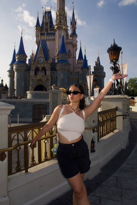 Posing For Disney Pictures, Disney World Castle Pictures, Magic Kingdom Poses, Magic Kingdom Picture Ideas, Disney Poses Ideas Magic Kingdom, Magic Kingdom Instagram Pictures, Disney Magic Kingdom Pictures, Disney Magic Kingdom Photo Ideas, Aesthetic Disney Photos